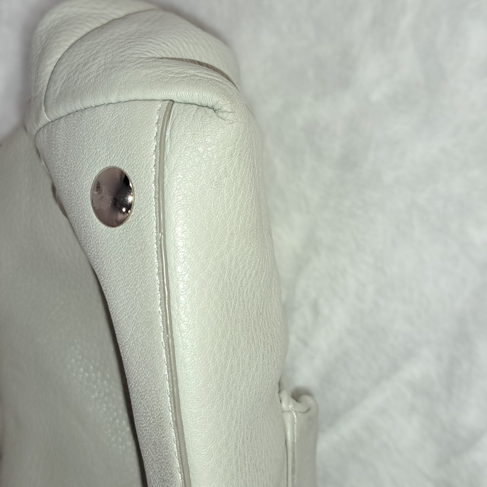 Coach Outstanding Condition - image 8